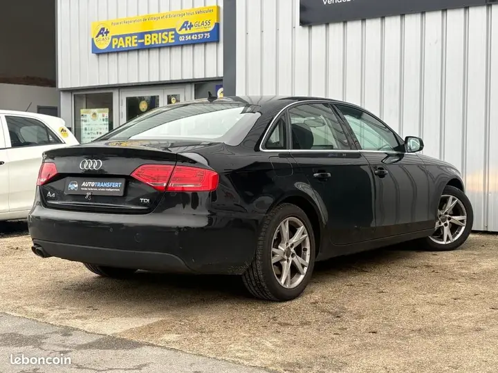 Audi A4 2010 photo 2