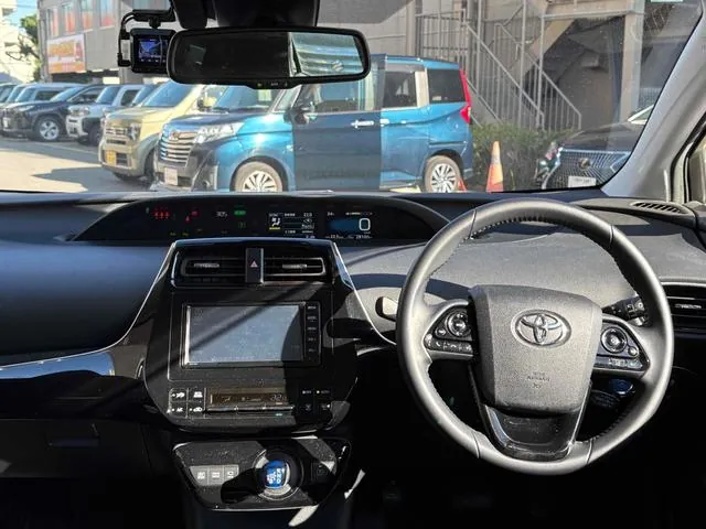 Toyota Prius 2020 photo 2