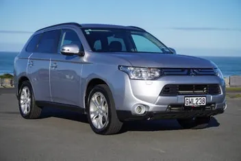 Mitsubishi Outlander 2013 photo 2