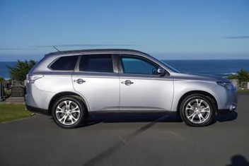 Mitsubishi Outlander 2013 photo 3
