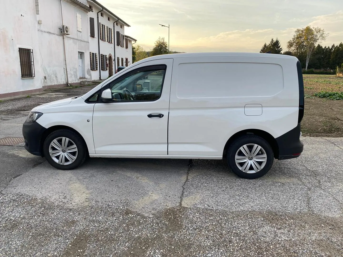 Volkswagen Caddy 2021 photo 2