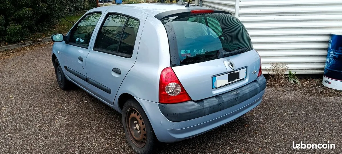 Renault Clio 2004 photo 2