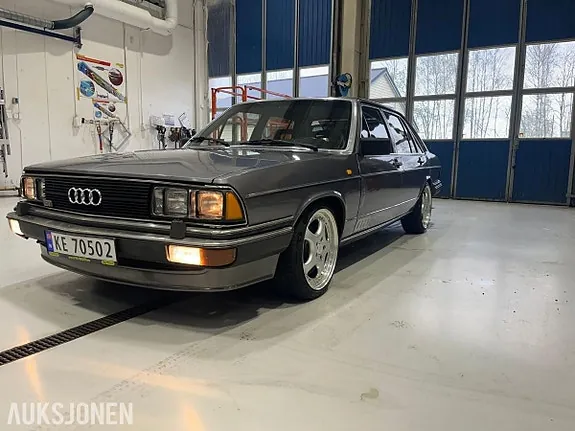 Audi 200