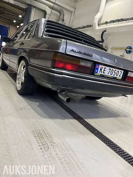 Audi 200 1981 photo 3