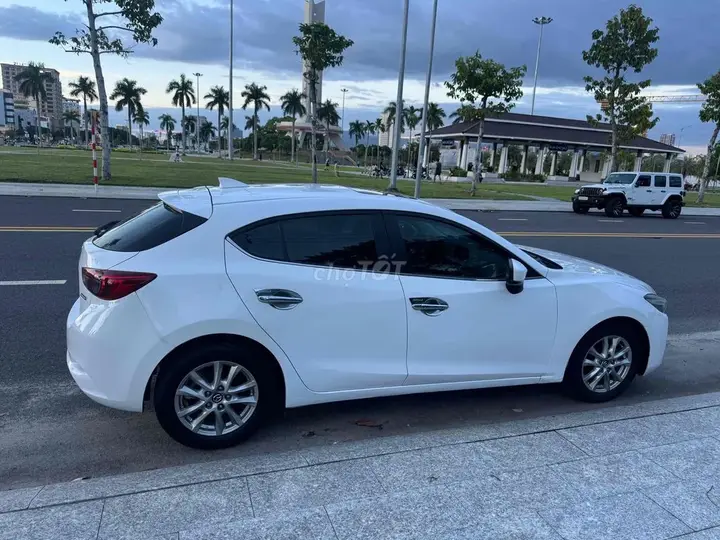 Mazda 3 2018 photo 2