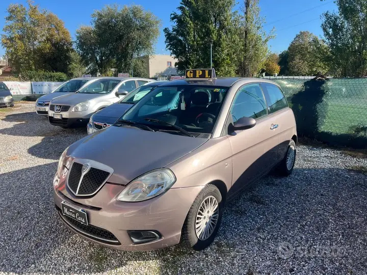 Lancia Ypsilon
