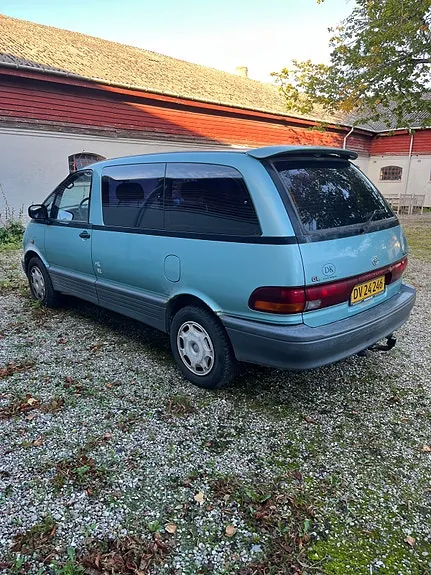 Toyota Previa 1997 photo 2