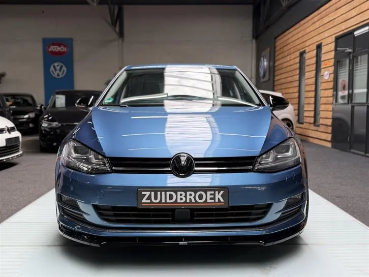 Volkswagen Golf 2013 photo 2