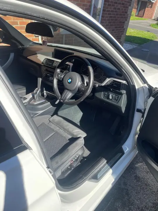 BMW 3 Series 2025 photo 2