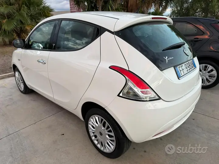 Lancia Ypsilon 2016 photo 2