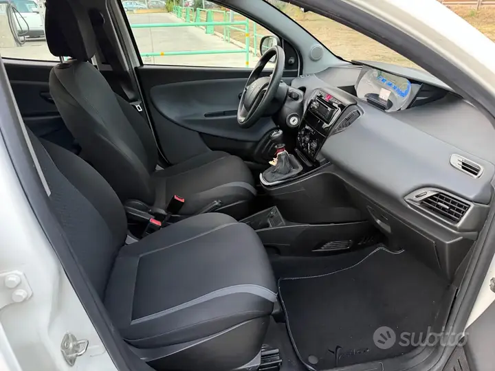 Lancia Ypsilon 2016 photo 5