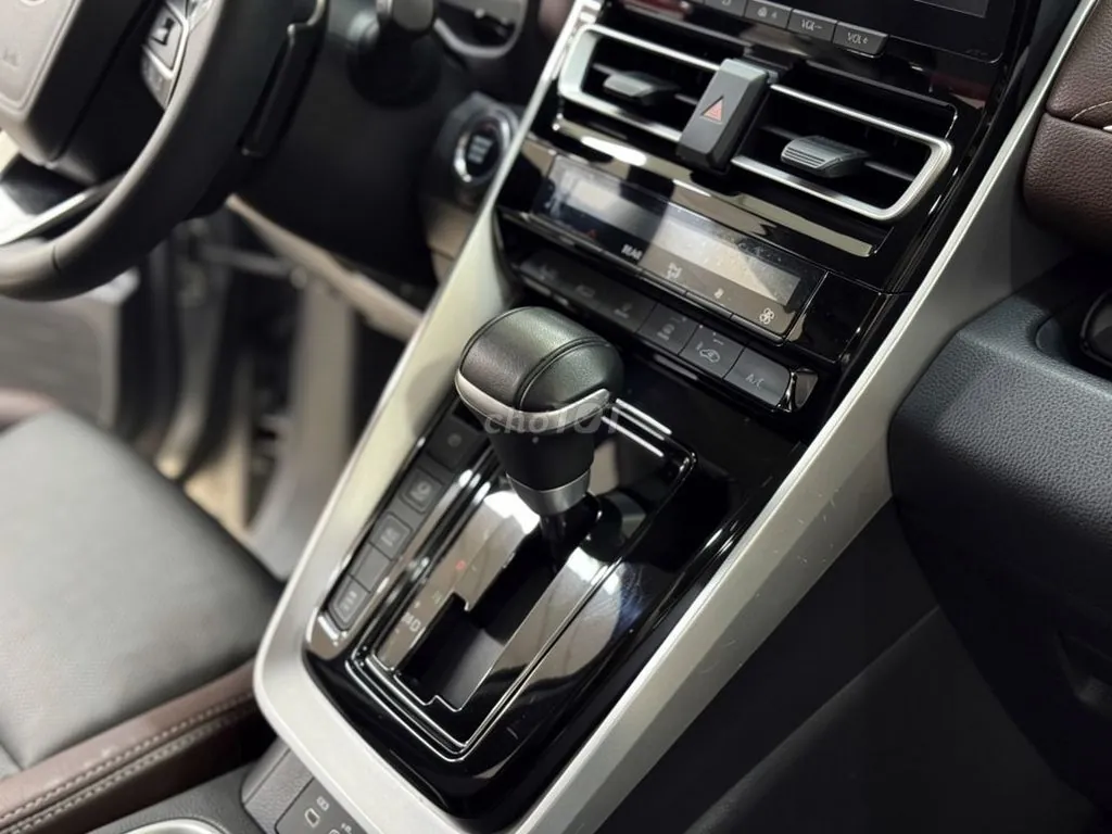 Toyota Innova 2024 photo 3