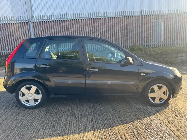 Ford Fiesta 2006 photo 4