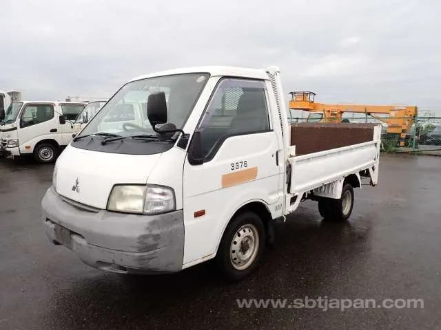 Mitsubishi Delica 2006 photo 2
