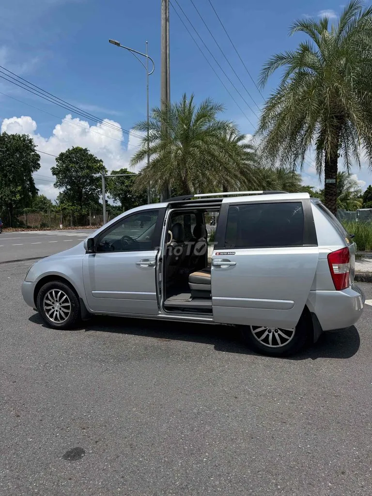 Kia Carnival 2010 photo 5