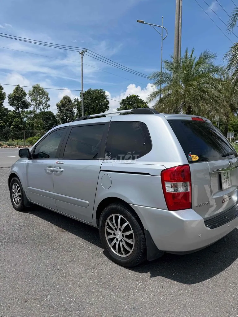Kia Carnival 2010 photo 4
