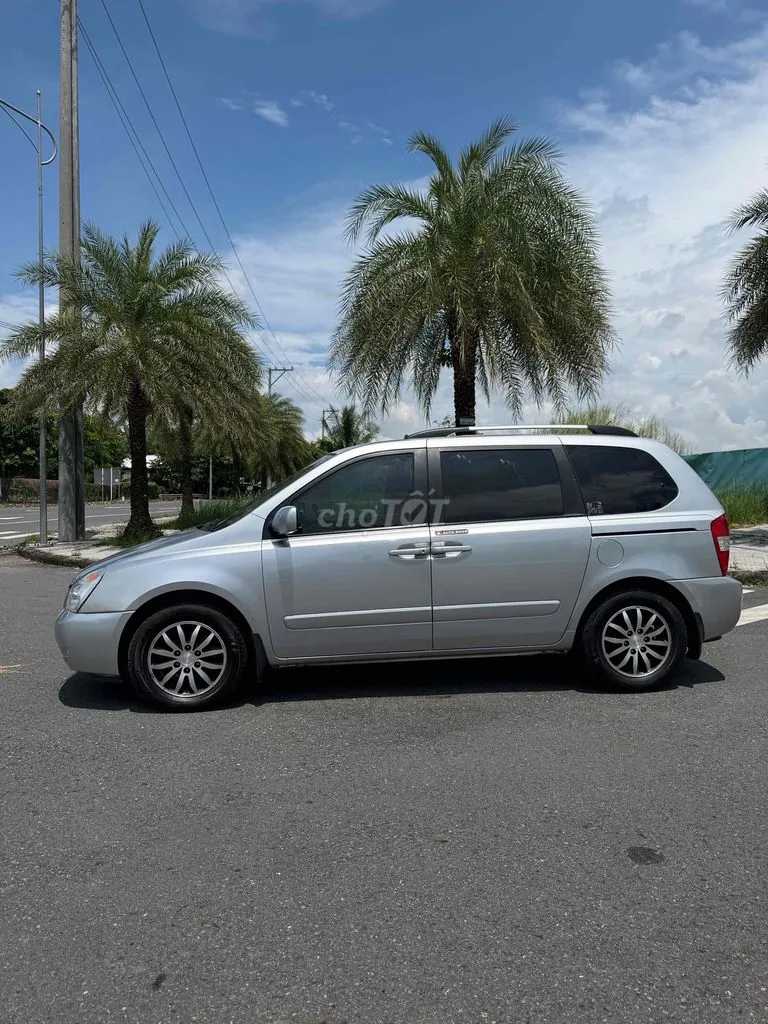 Kia Carnival 2010 photo 3