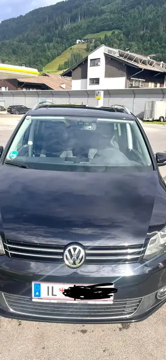 Volkswagen Touran 2012 photo 2