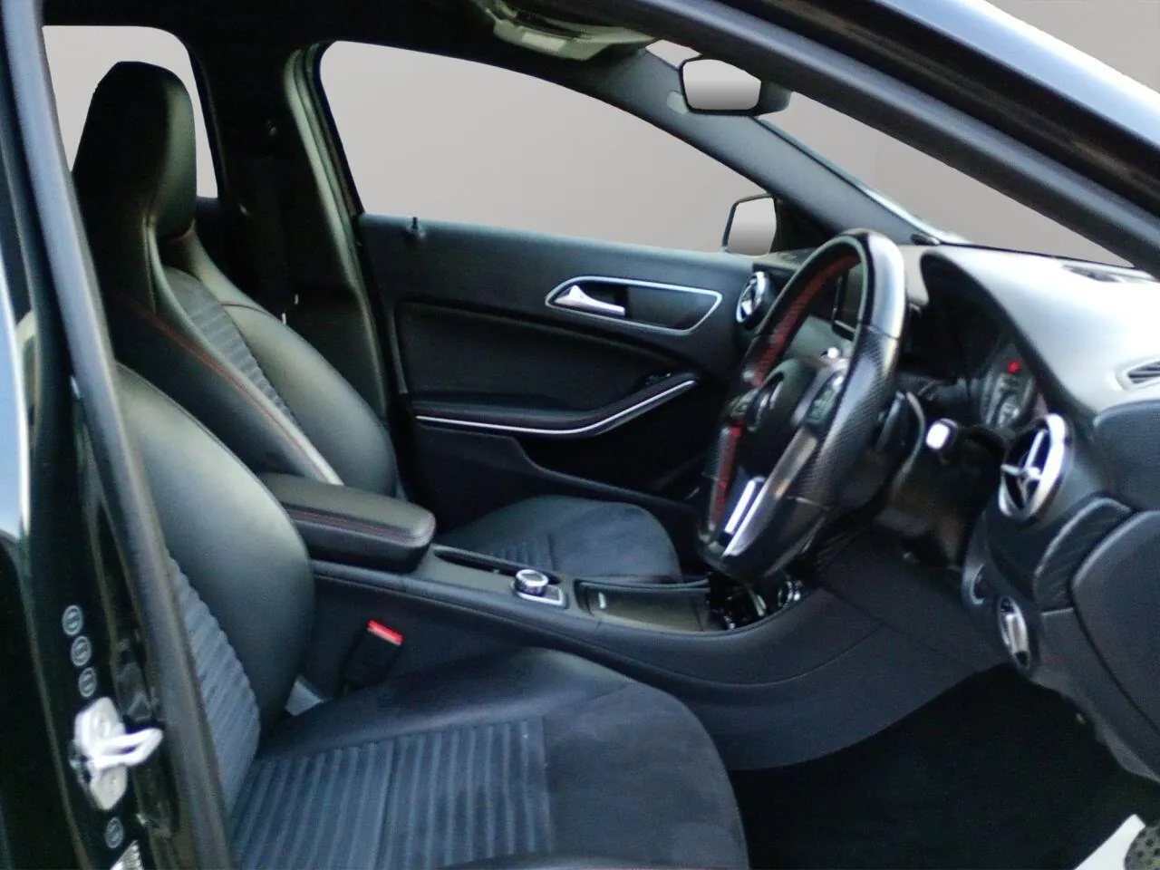 Mercedes-Benz A-Class 2024 photo 4