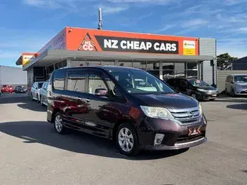 Nissan Serena 2012 photo 2