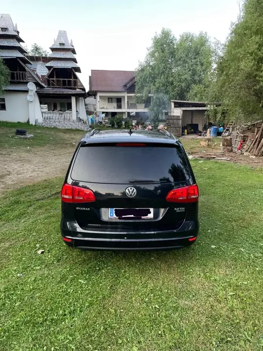 Volkswagen Sharan 2012 photo 2