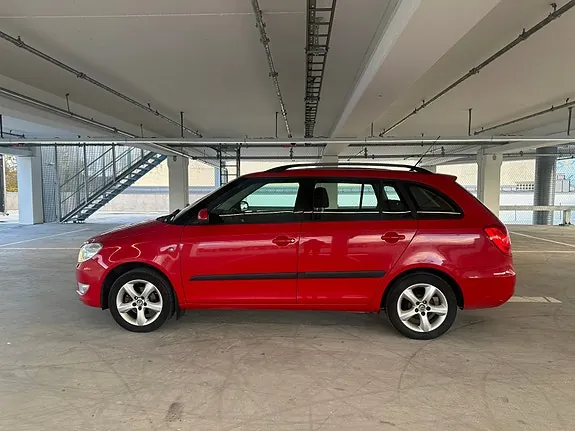 Skoda Fabia 2011 photo 2