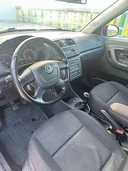 Skoda Fabia 2011 photo 5