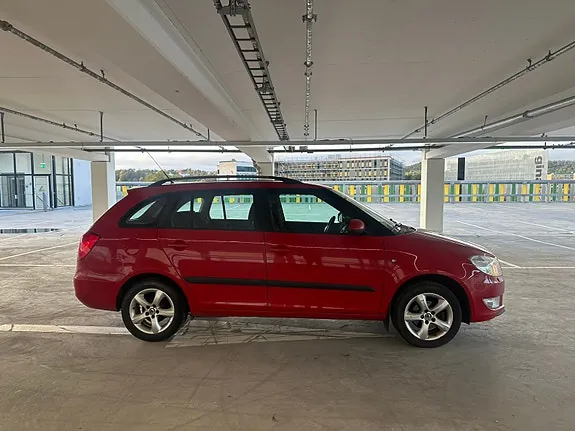 Skoda Fabia 2011 photo 4
