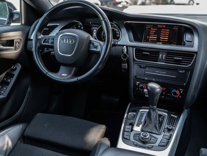 Audi A5 2010 photo 2