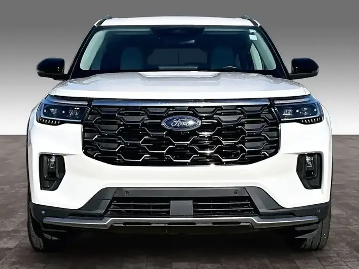 Ford Explorer 2025 photo 3