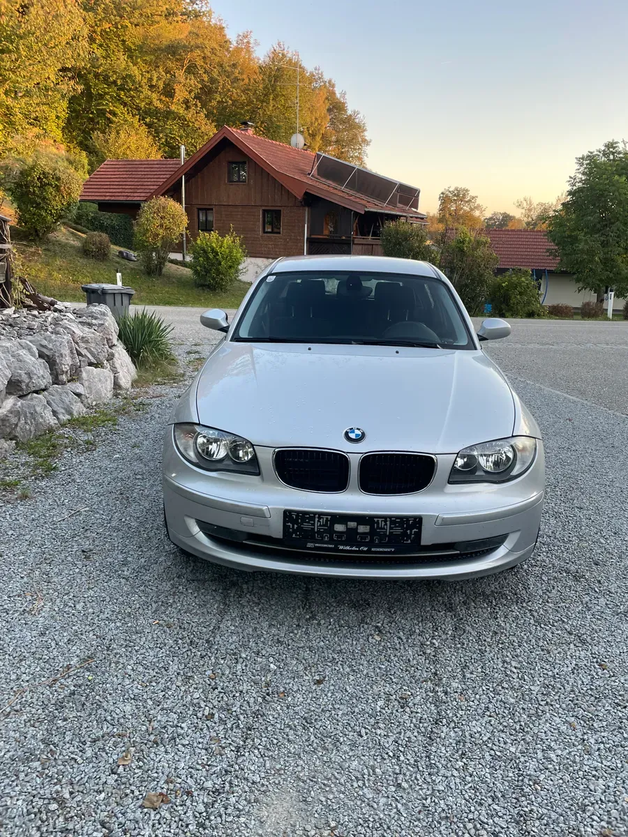 BMW 1 Series 2009 photo 2