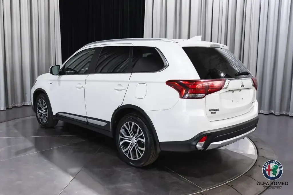 Mitsubishi Outlander 2018 photo 3