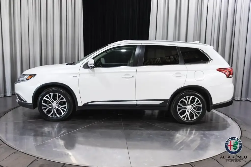Mitsubishi Outlander 2018 photo 2