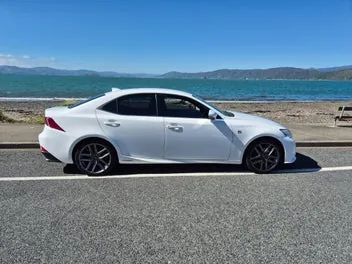 Lexus Is 300H 2015 photo 4