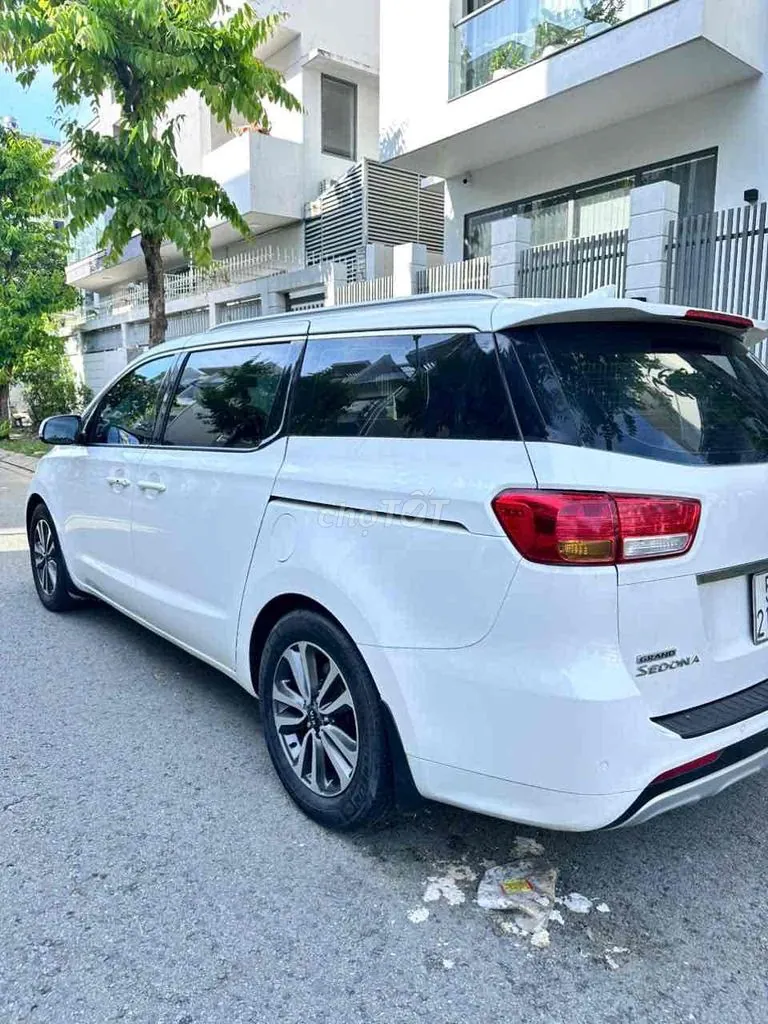 Kia Sedona 2016 photo 3