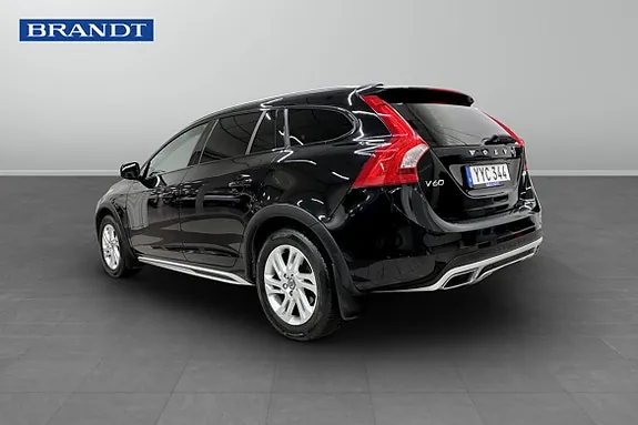 Volvo V60 Cross Country 2018 photo 2