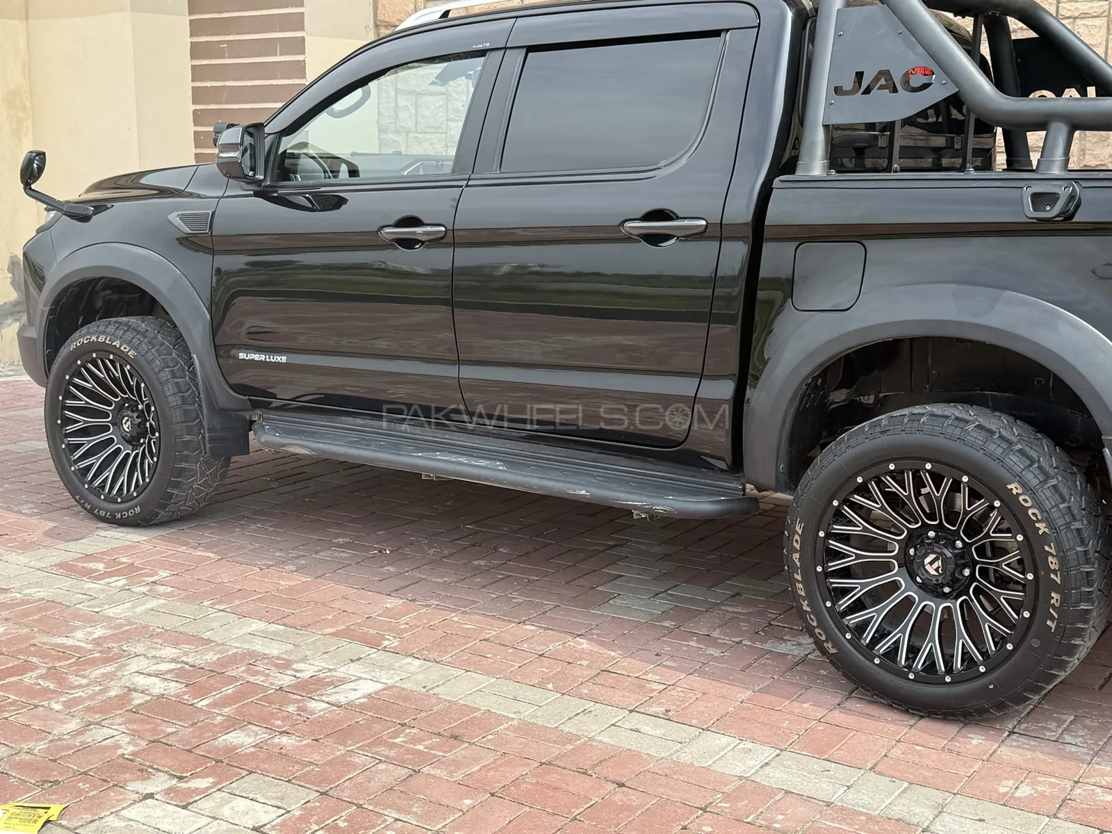 JAC T9