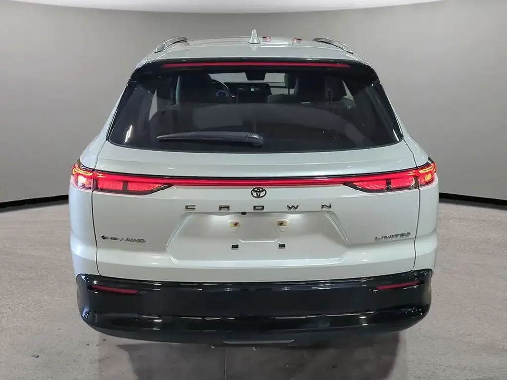 Toyota Crown 2025 photo 5