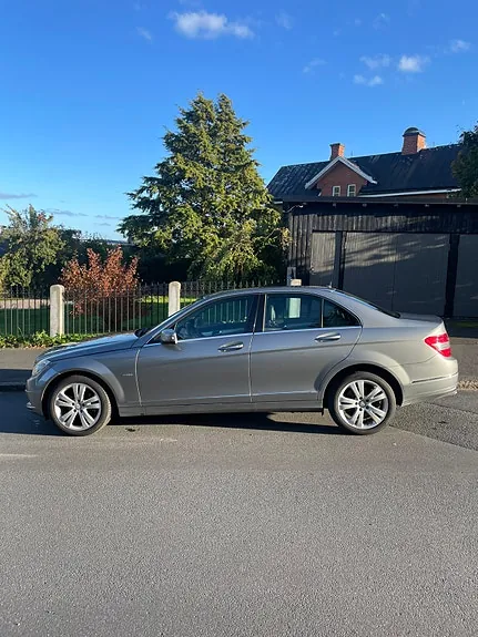 Mercedes-Benz C220