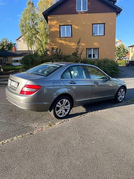 Mercedes-Benz C220 2011 photo 4