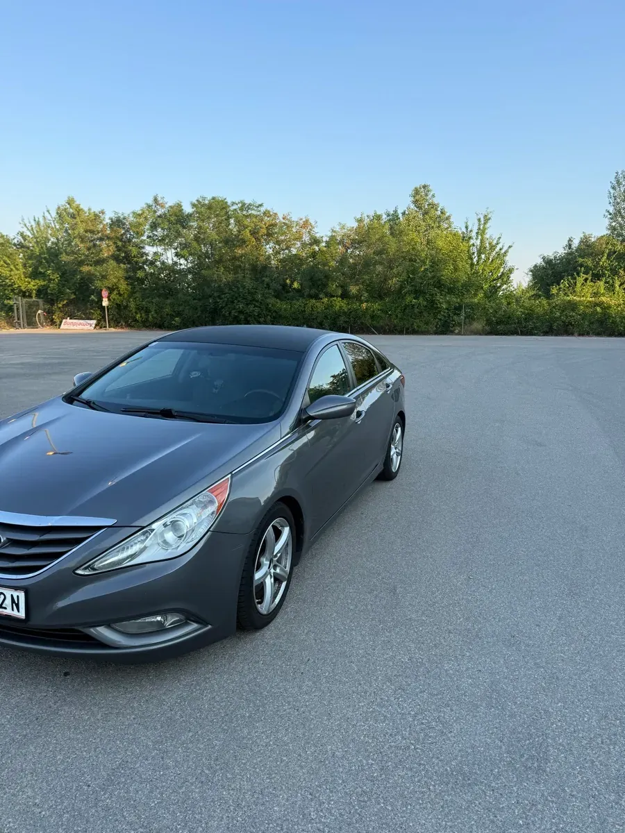 Hyundai Sonata 2011 photo 2