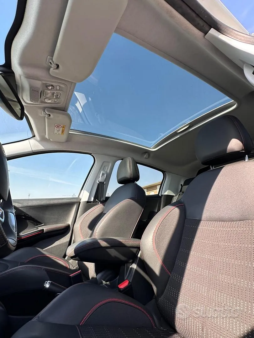 Peugeot 208 2018 photo 2
