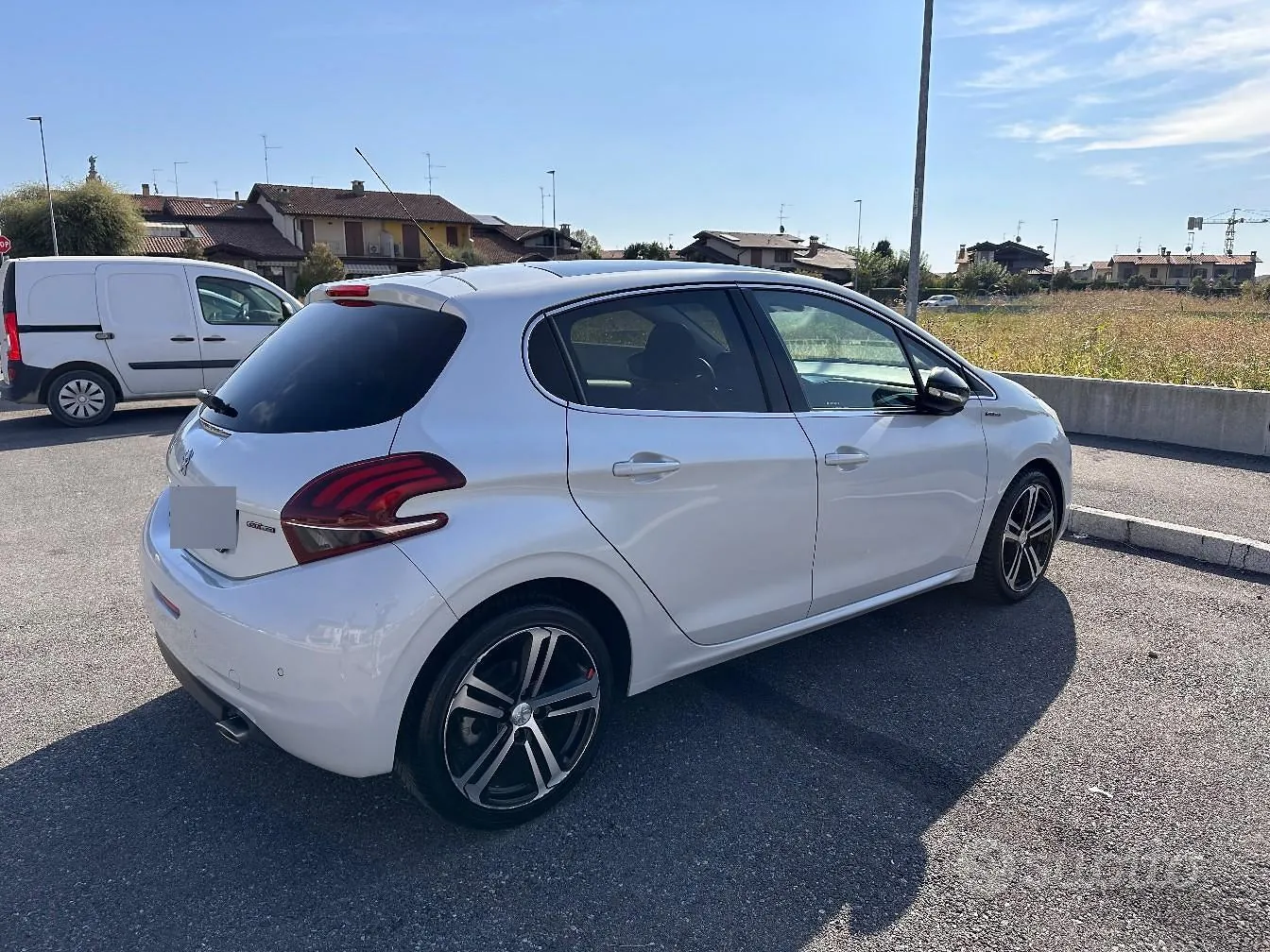 Peugeot 208 2018 photo 5
