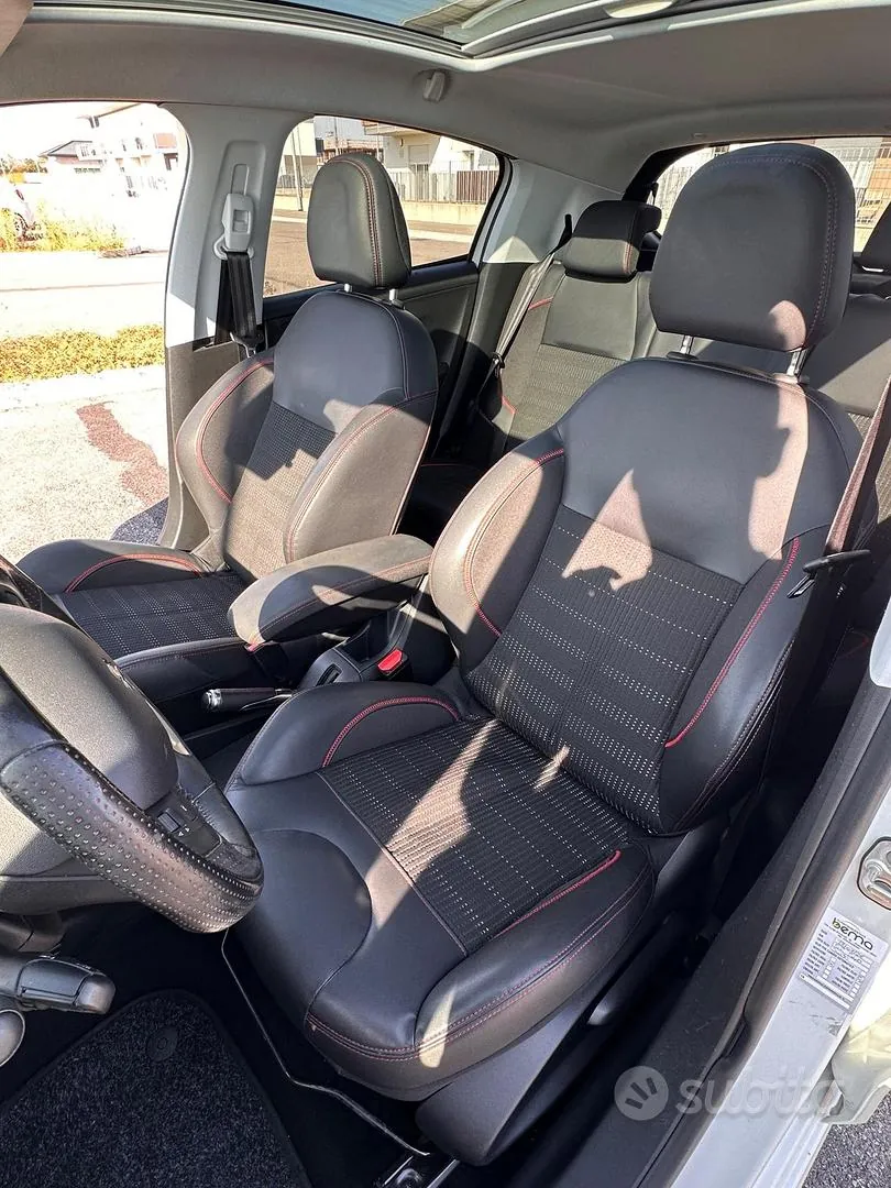 Peugeot 208 2018 photo 4