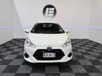 Toyota Aqua 2015 photo 3