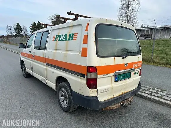 Toyota Hiace 2012 photo 4