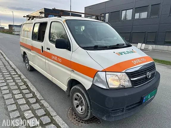 Toyota Hiace 2012 photo 2