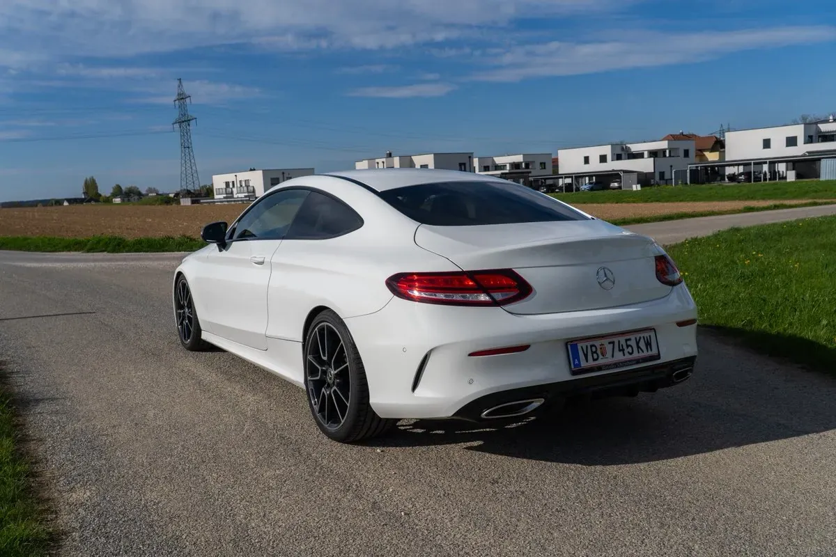 Mercedes-Benz C-Class 2018 photo 3