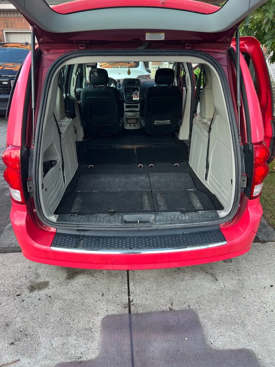 Dodge Grand Caravan 2011 photo 3