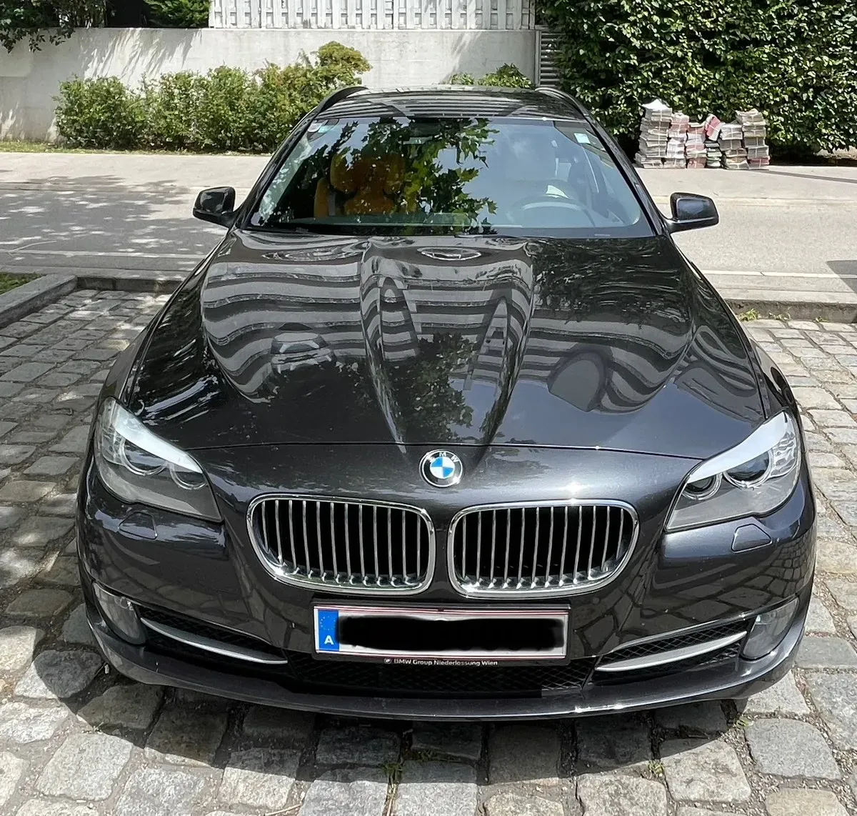 BMW 5 Series 2012 photo 2